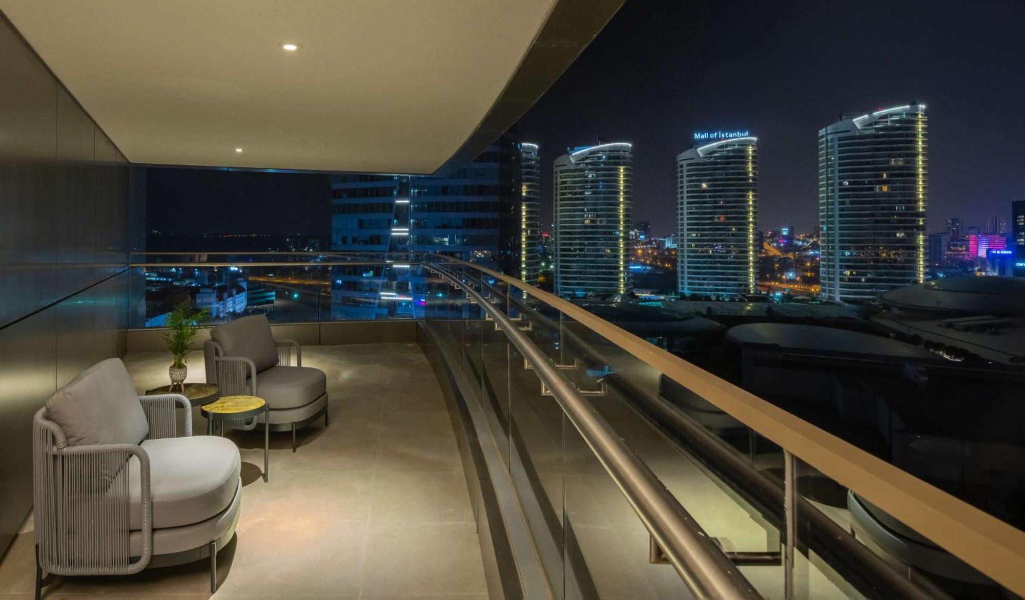 Hilton Mall Of איסטמבול מראה חיצוני תמונה View from the balcony of a suite at the Ritz-Carlton, DIFC